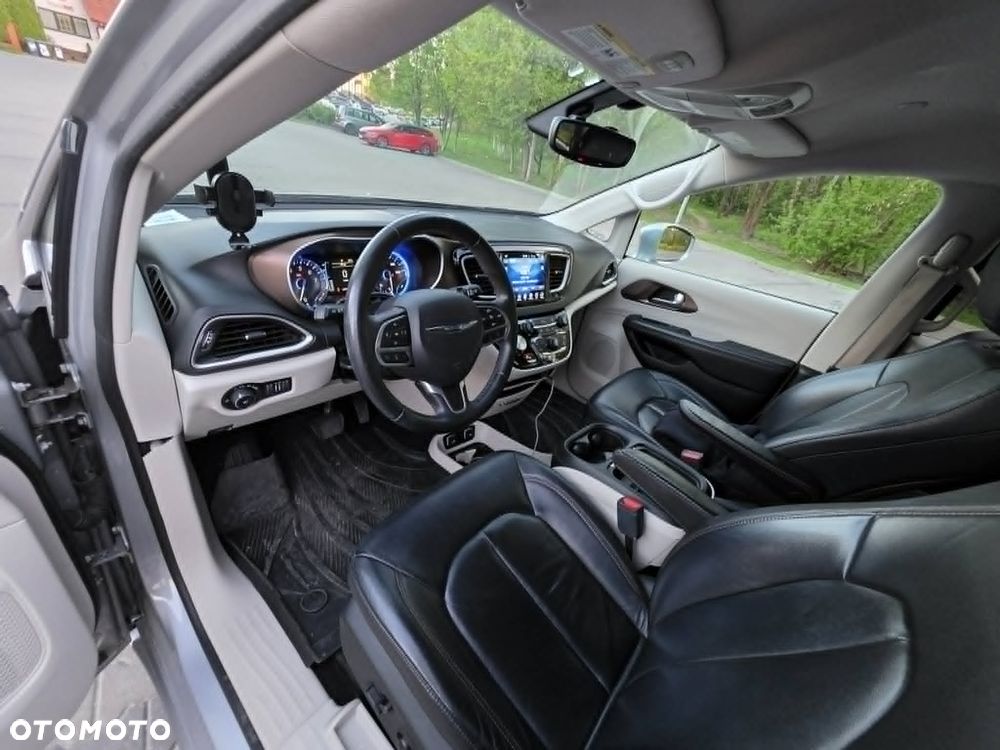 Chrysler Pacifica - 6