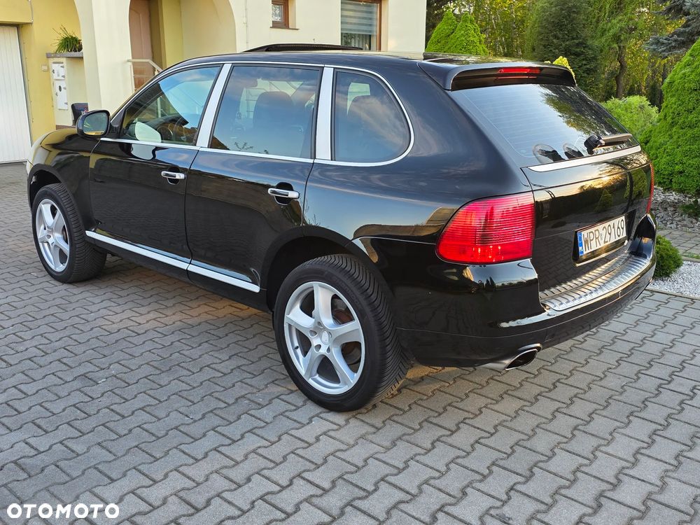 Porsche Cayenne - 2