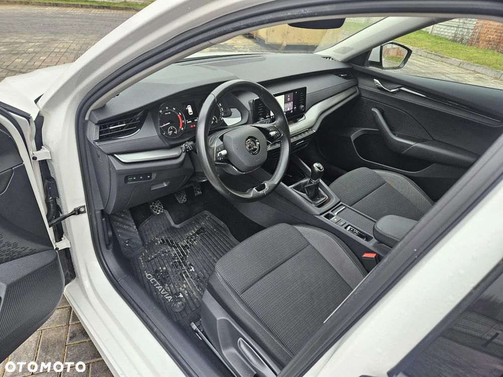 Skoda Octavia 1.5 TSI ACT Ambition - 9