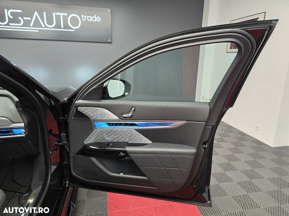 BMW Seria 7 740d xDrive MHEV - 14