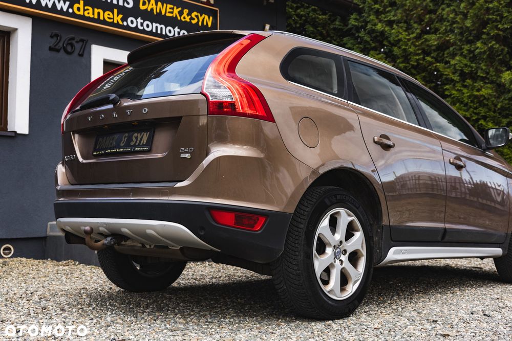 Volvo XC 60 2.4D DRIVe Momentum - 17