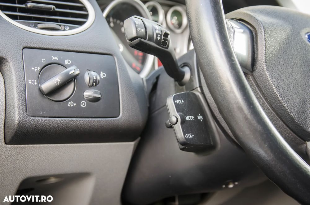 Ford Focus 1.6i Ambiente - 18