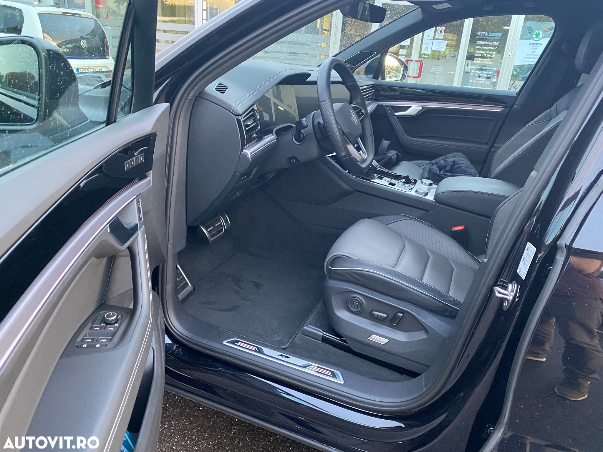 Volkswagen Touareg V6 TDI 4MOTION R-Line - 24