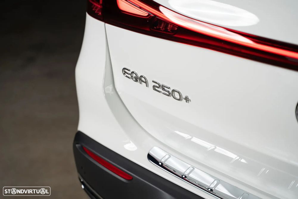 Mercedes-Benz EQA - 10