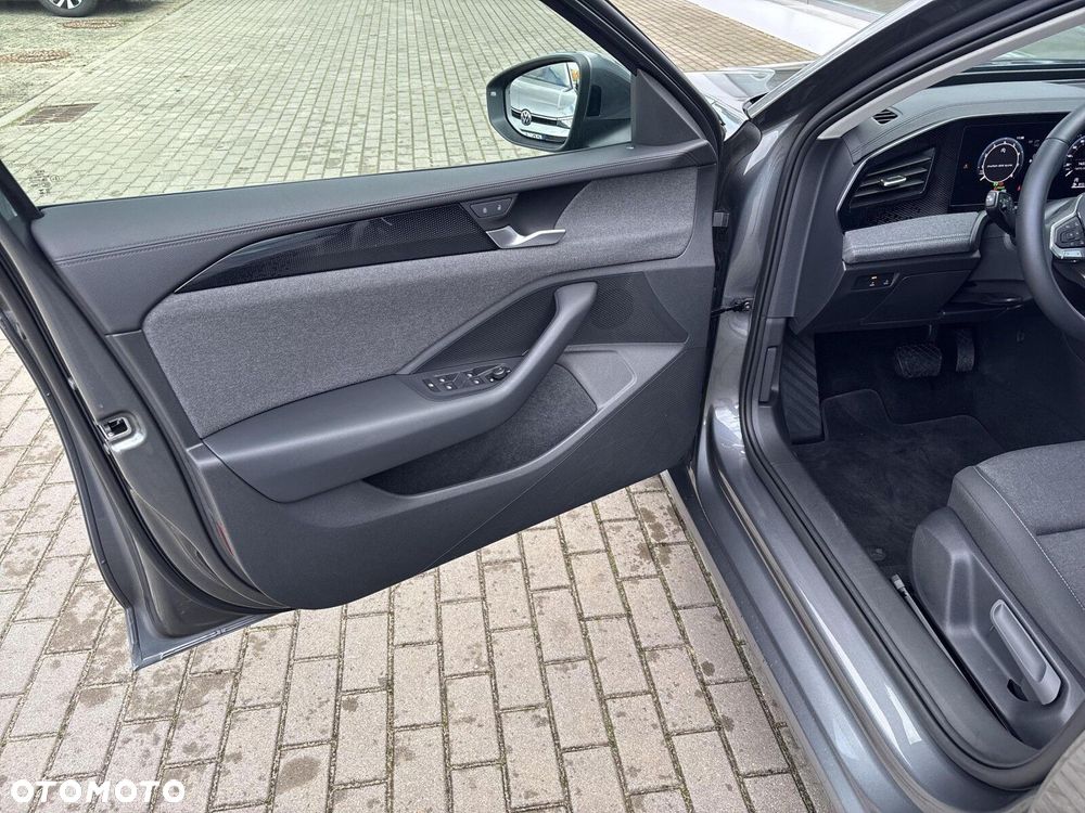 Volkswagen Passat - 12