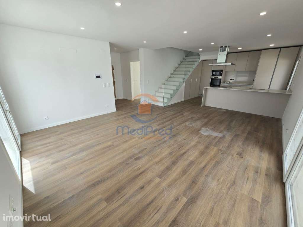 Moradia T4+1 com Piscina | Vale Pequeno, Pontinha - Grande imagem: 5/26