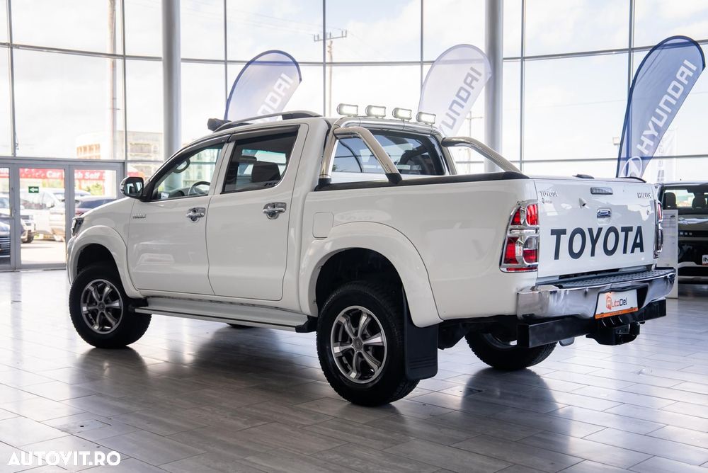 Toyota Hilux 4x4 Double Cab DPF Autm. Executive - 13