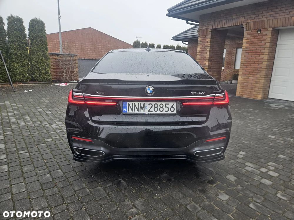 BMW Seria 7 750i xDrive sport - 3