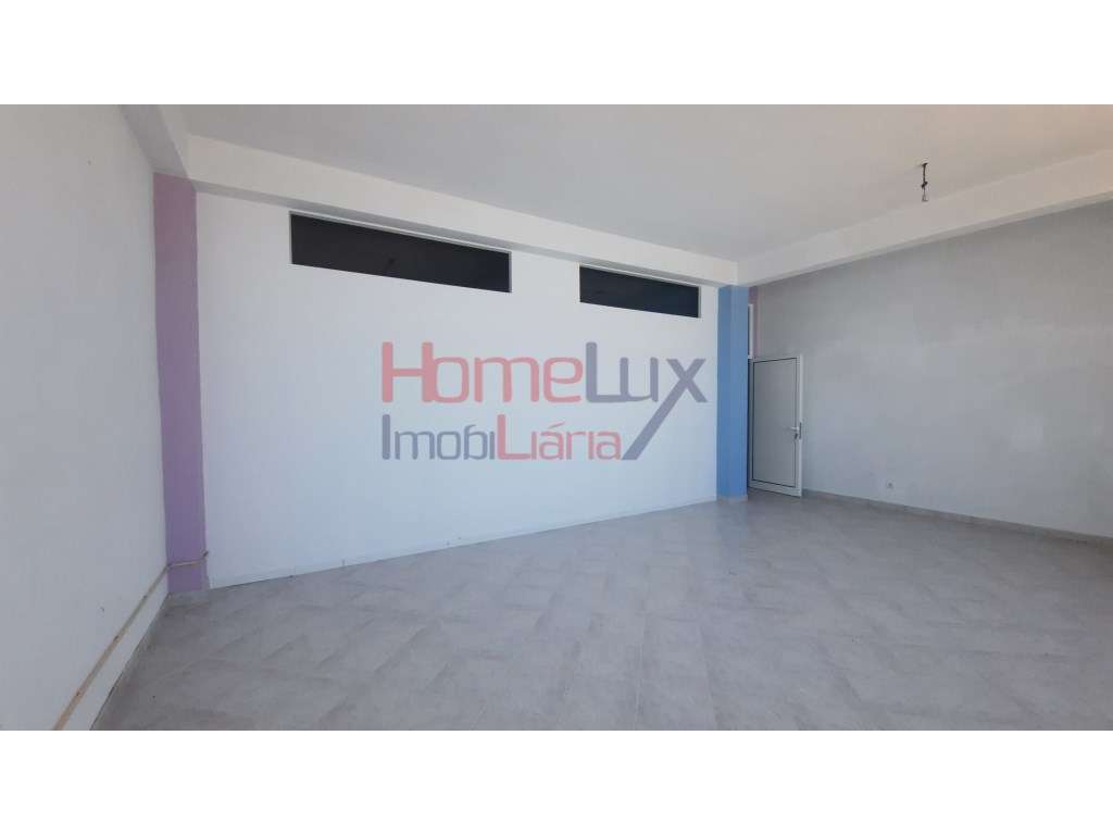 Loja comercial no Centro de Castro Daire para Venda - Grande imagem: 4/16