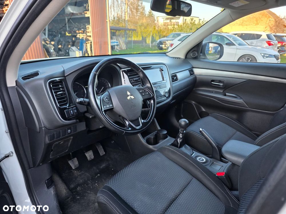 Mitsubishi Outlander - 14