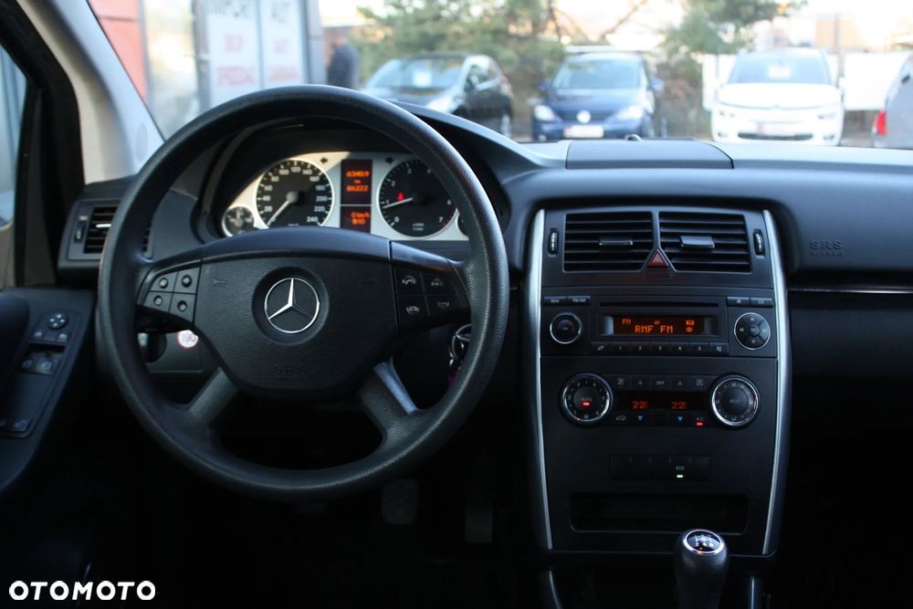 Mercedes-Benz Klasa B 180 - 23