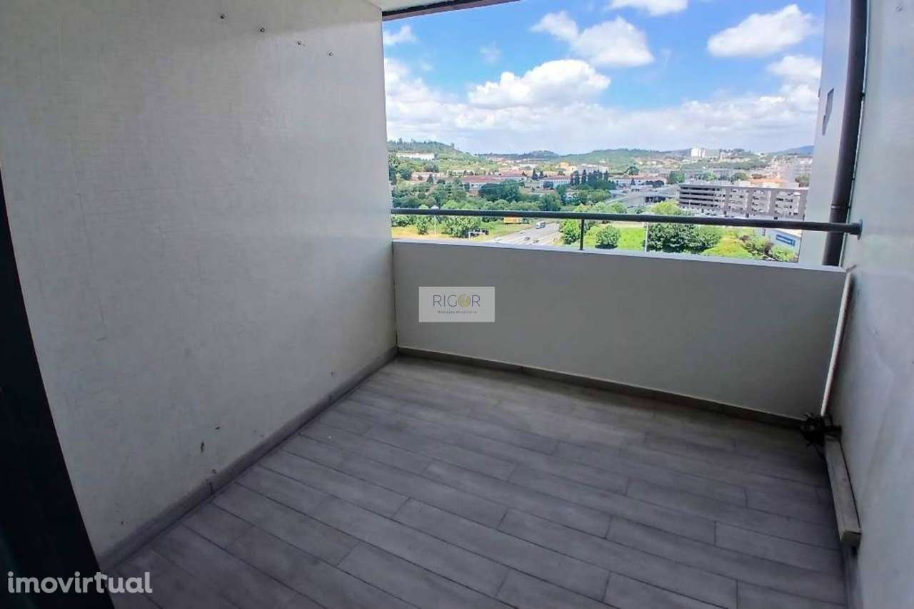 Apartamento T4 remodelado com garagem em Braga - Grande imagem: 3/25