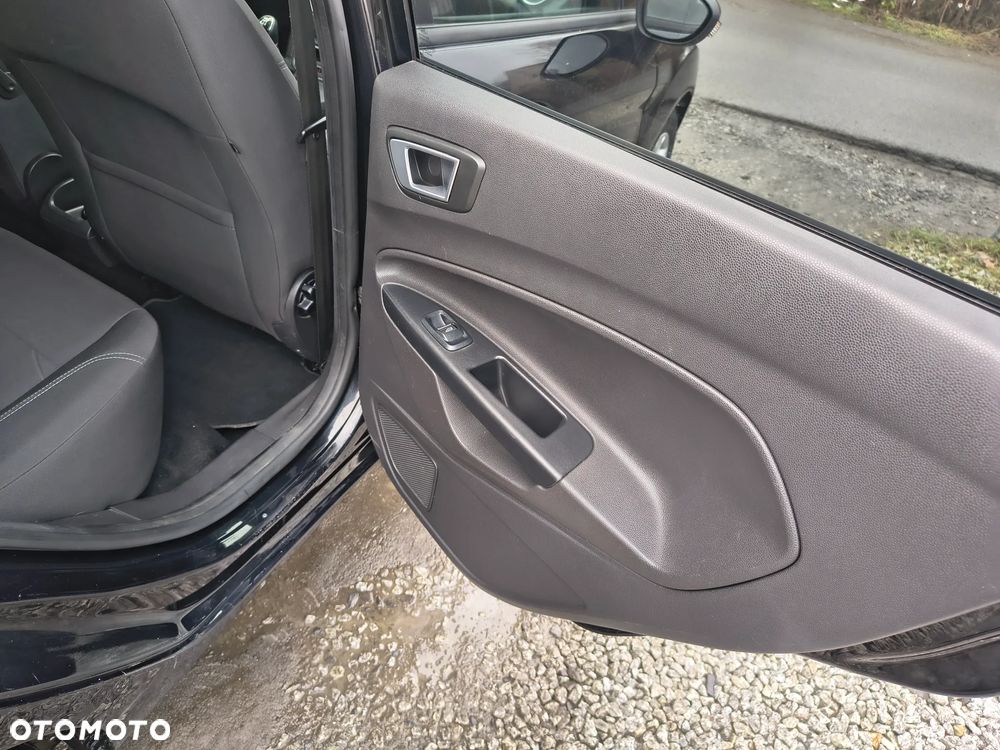 Ford Fiesta 1.6 TDCi DPF Titanium - 17