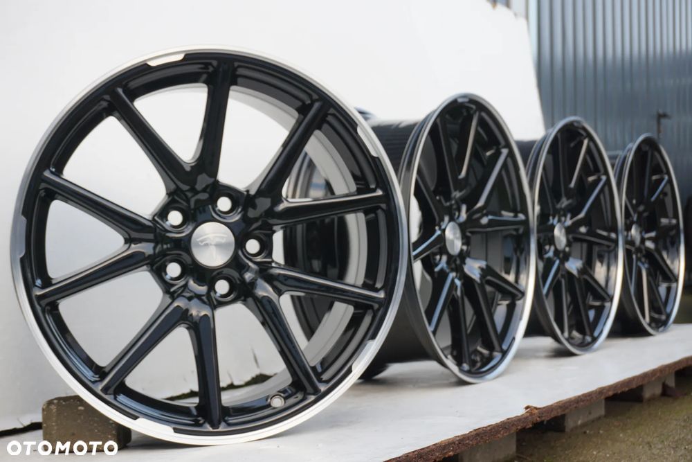 Tesla 5x114,3 18 8,5J et40 stan bdb