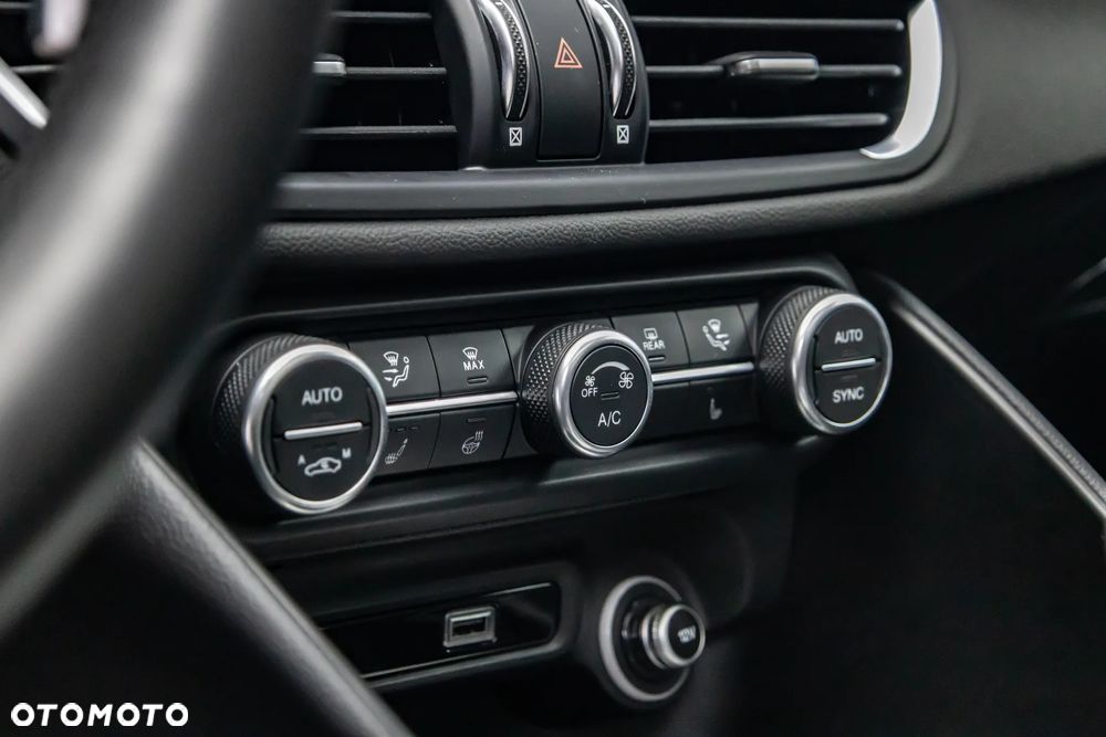 Alfa Romeo Giulia 2.0 Turbo 16V AT8-Q4 Veloce - 22