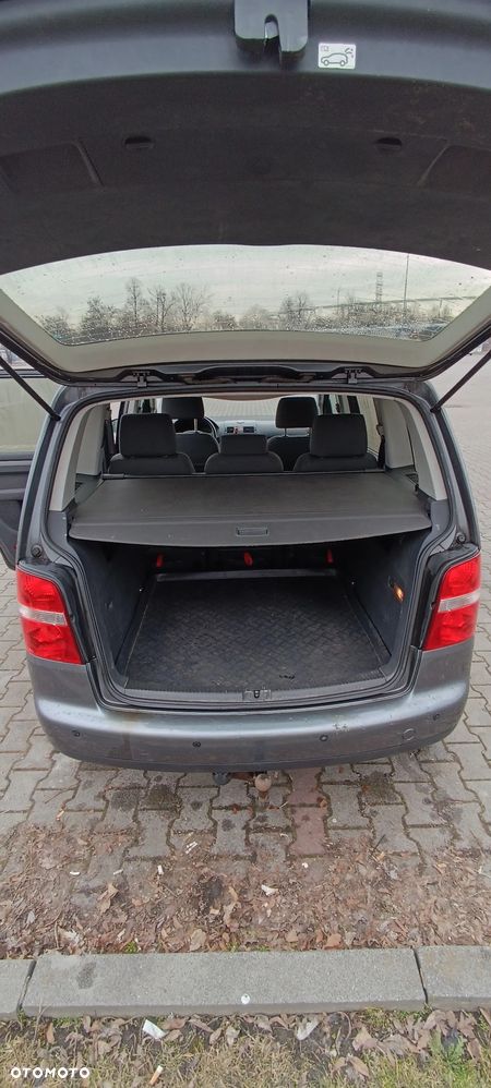 Volkswagen Touran - 27