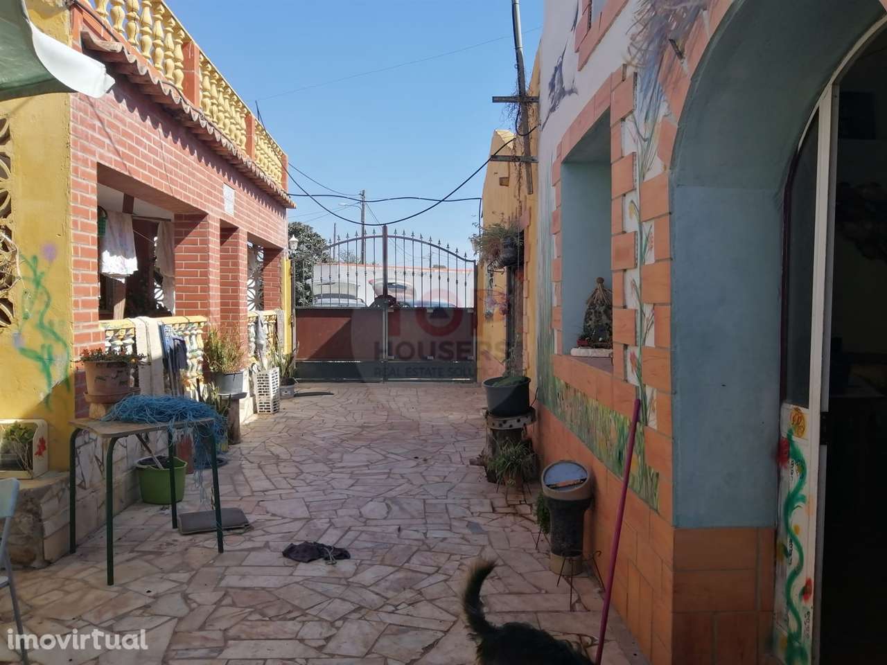 Moradia T4 com várias divisões - Grande imagem: 2/8