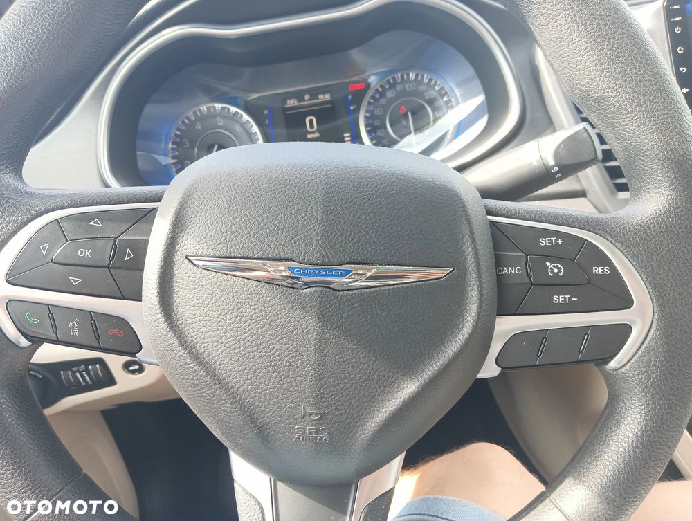 Chrysler 200 - 22