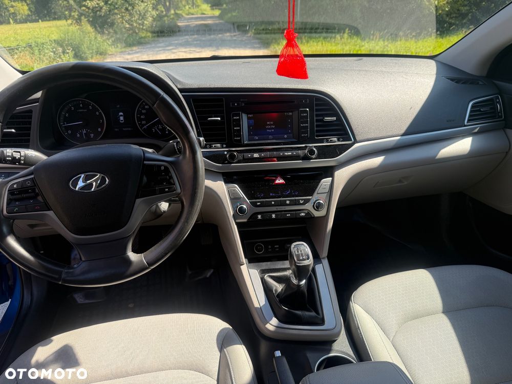 Hyundai Elantra - 13