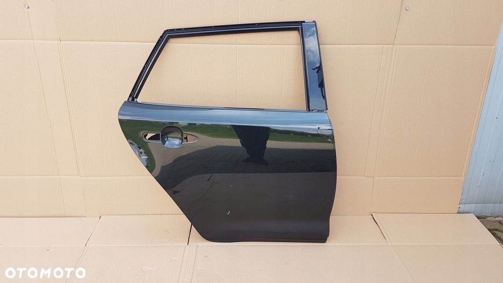 DRZWI TYŁ PRAWY TOYOTA COROLLA E21 KOMBI 18- - 2