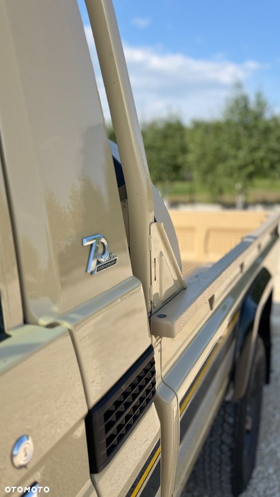 Toyota Land Cruiser - 10