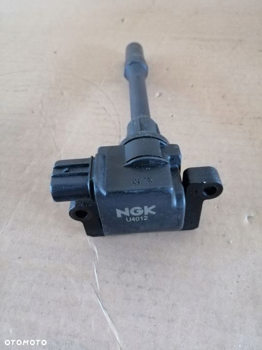 Cewka zapłonowa MITSUBISHI VOLVO NGK U4012 - 1