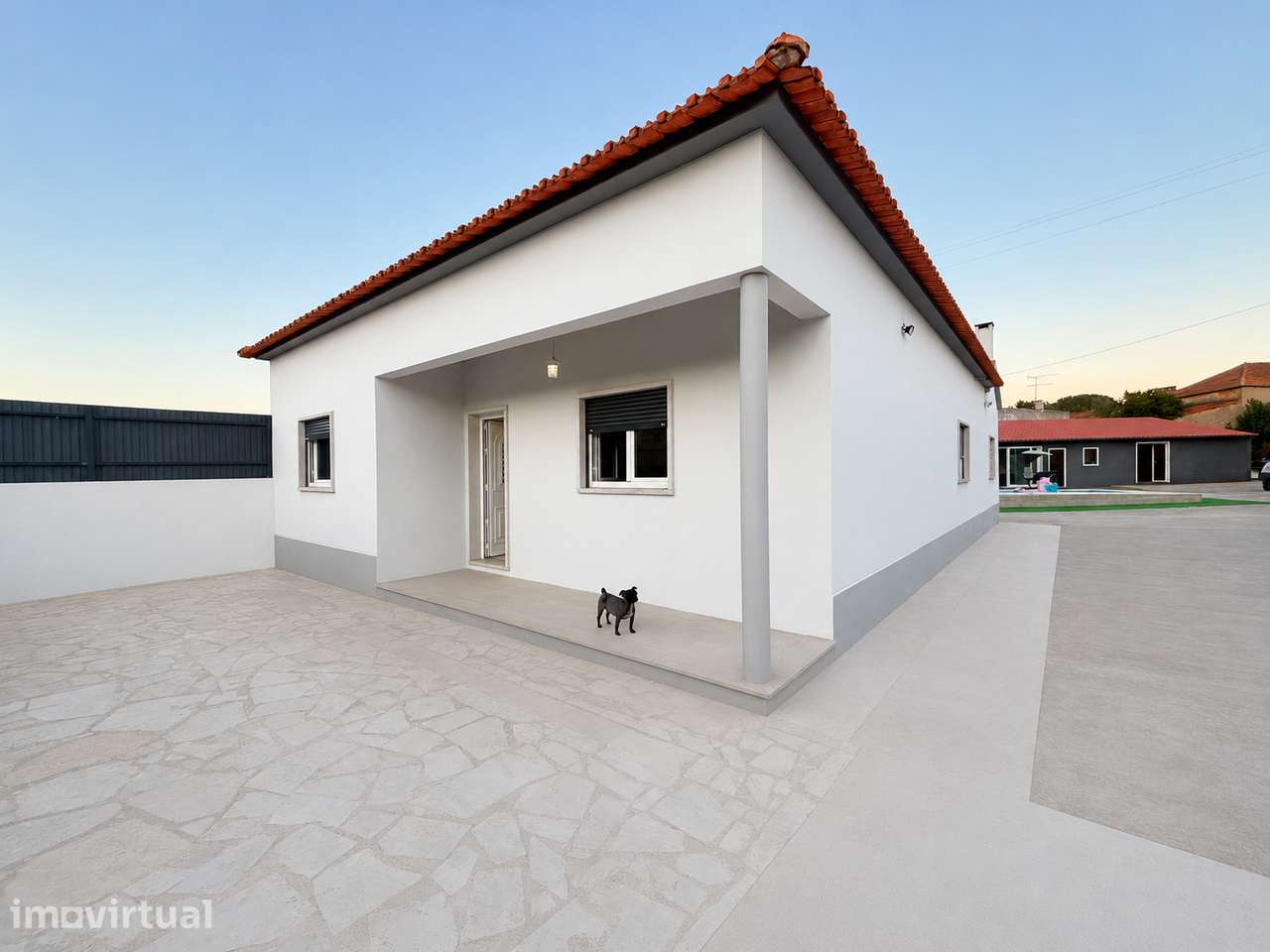 Moradia T3+2 recentemente remodelada.