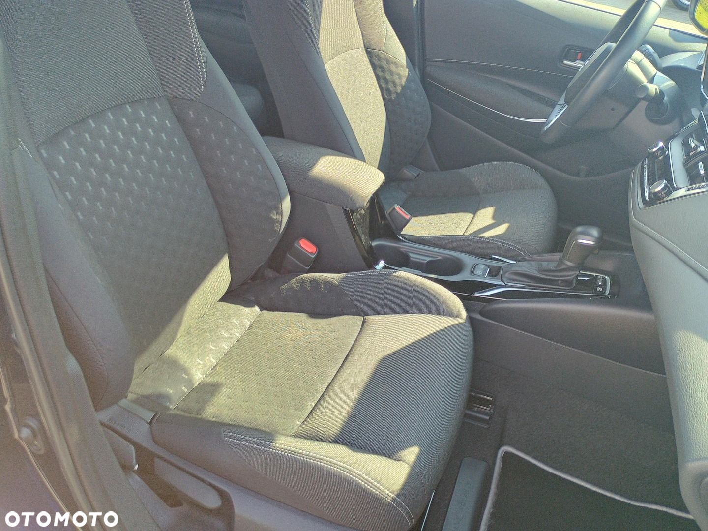 Toyota Corolla 1.8 Hybrid Comfort - 12