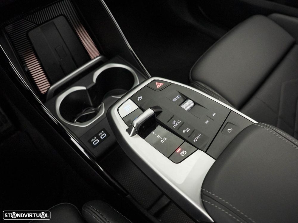 BMW iX1 eDrive20 Pack Desportivo M - 25