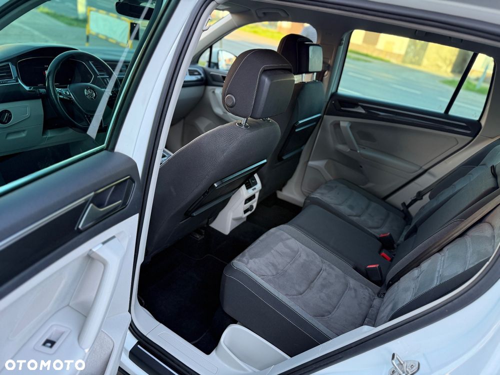 Volkswagen Tiguan ver-2-0-tdi-scr-4motion-dsg-r--line - 16