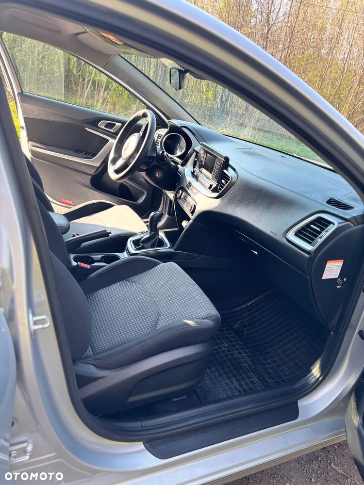 Kia Ceed 1.6 CRDi mHEV L Business Line - 12