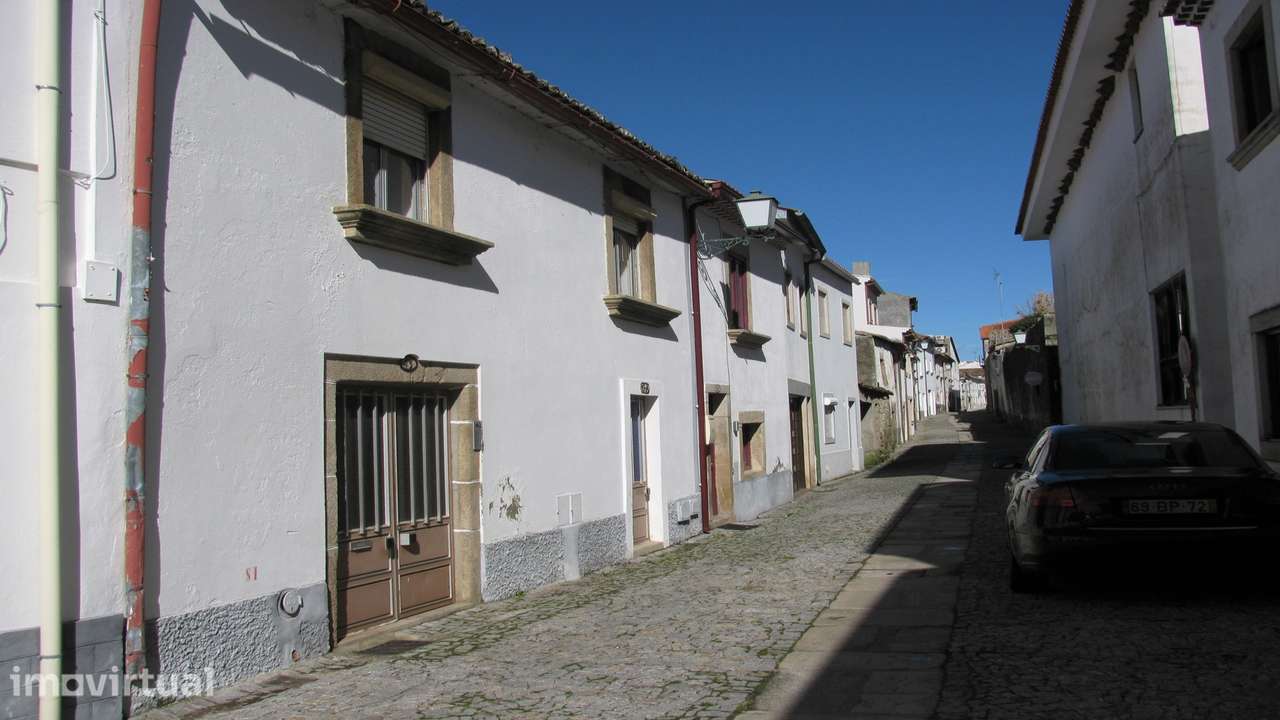 Moradia na zona histórica em Miranda do Douro - Grande imagem: 3/26