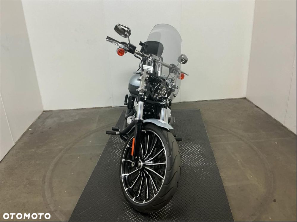 Harley-Davidson Softail Breakout - 2