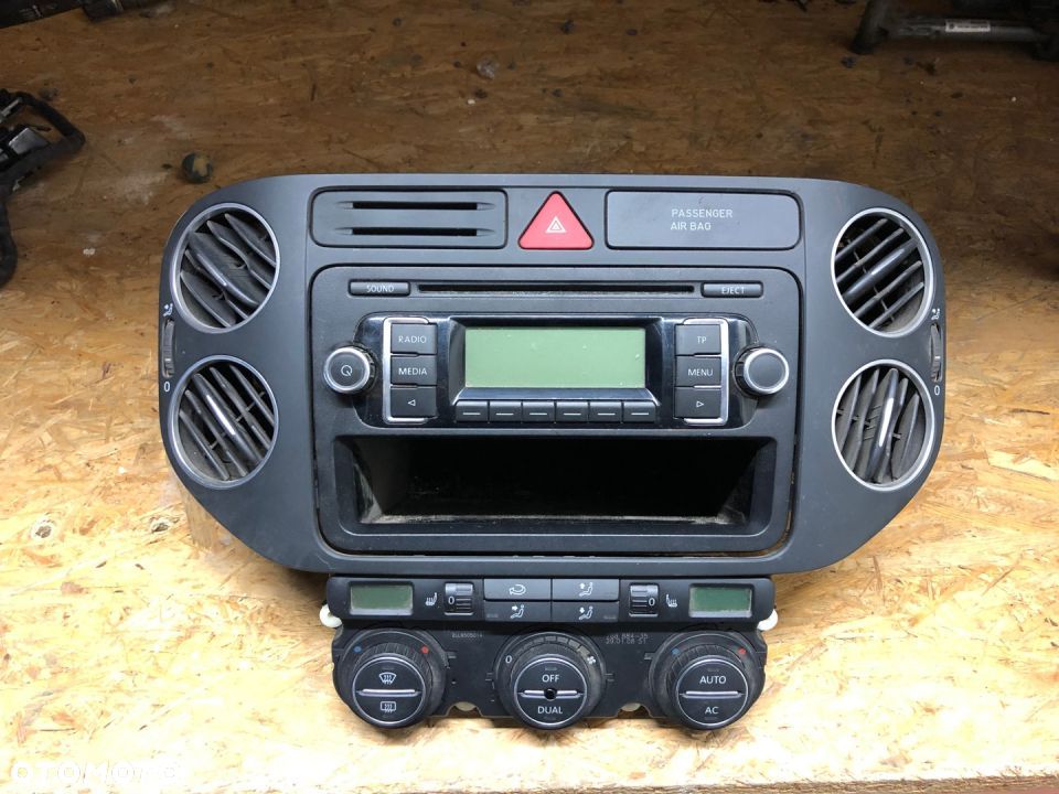 VW GOLF V PLUS RADIO,OBUDOWA,PANEL KLIMATYZACJI - 1