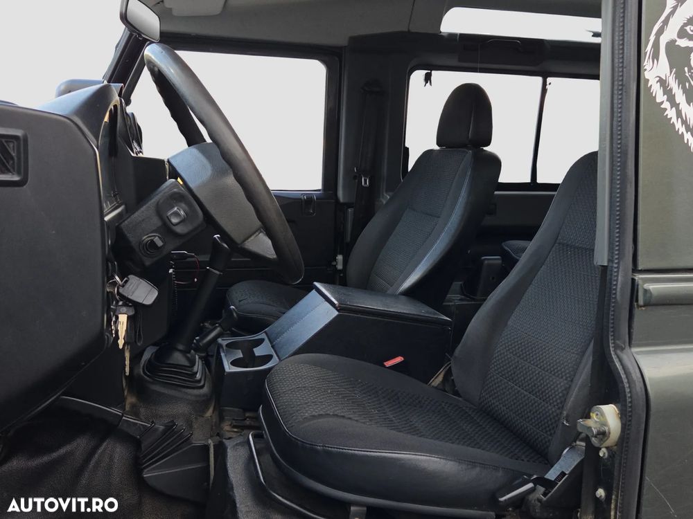 Land Rover Defender - 9