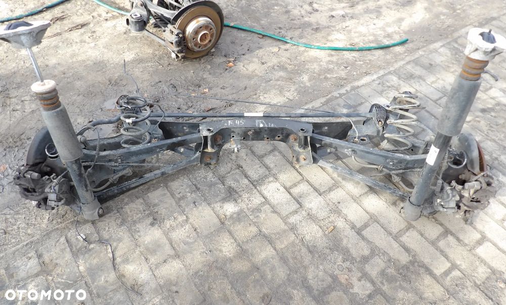 BMW - F45 - KOMPLETNE ZAWIESZENIE TYLNE - AMORTYZATORY , WÓZEK , SPRĘŻYNY , DRĄŻEK STABILIZATORA - 6874458  6874459  6853922 - 1