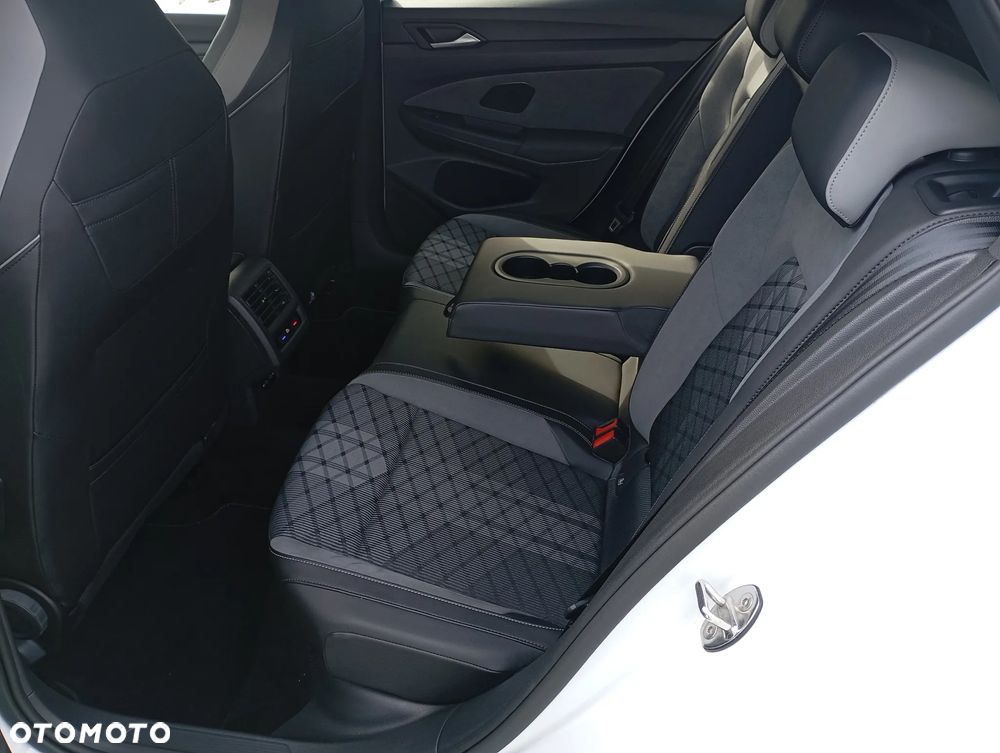 Volkswagen Golf 1.5 eTSI OPF DSG R-Line - 9