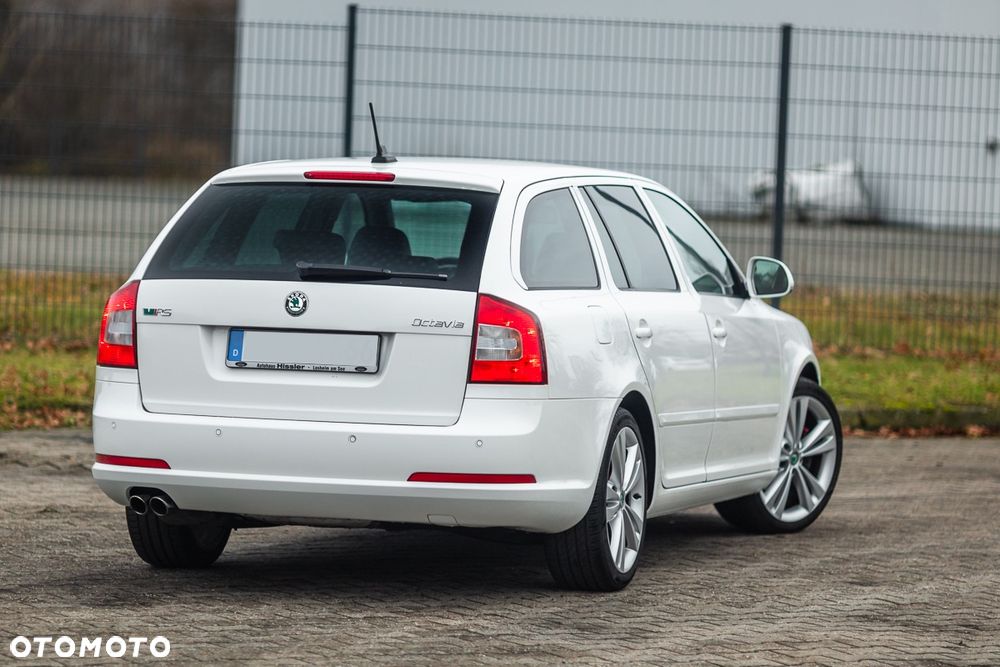 Skoda Octavia 2.0 TDI CR DPF RS - 11