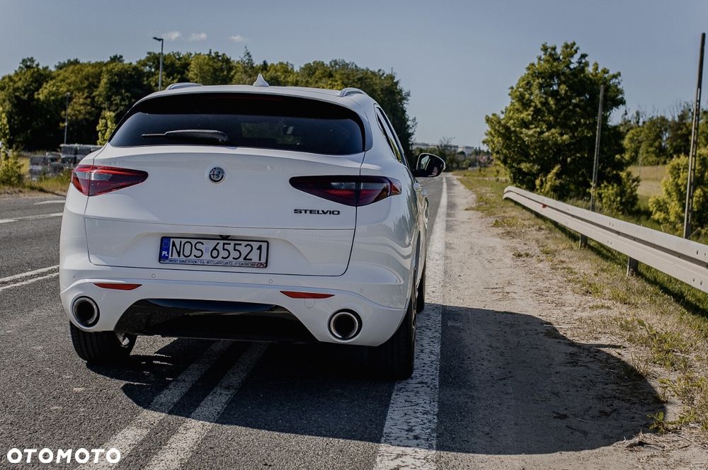 Alfa Romeo Stelvio - 14