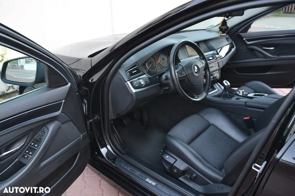BMW Seria 5 520d Touring - 12