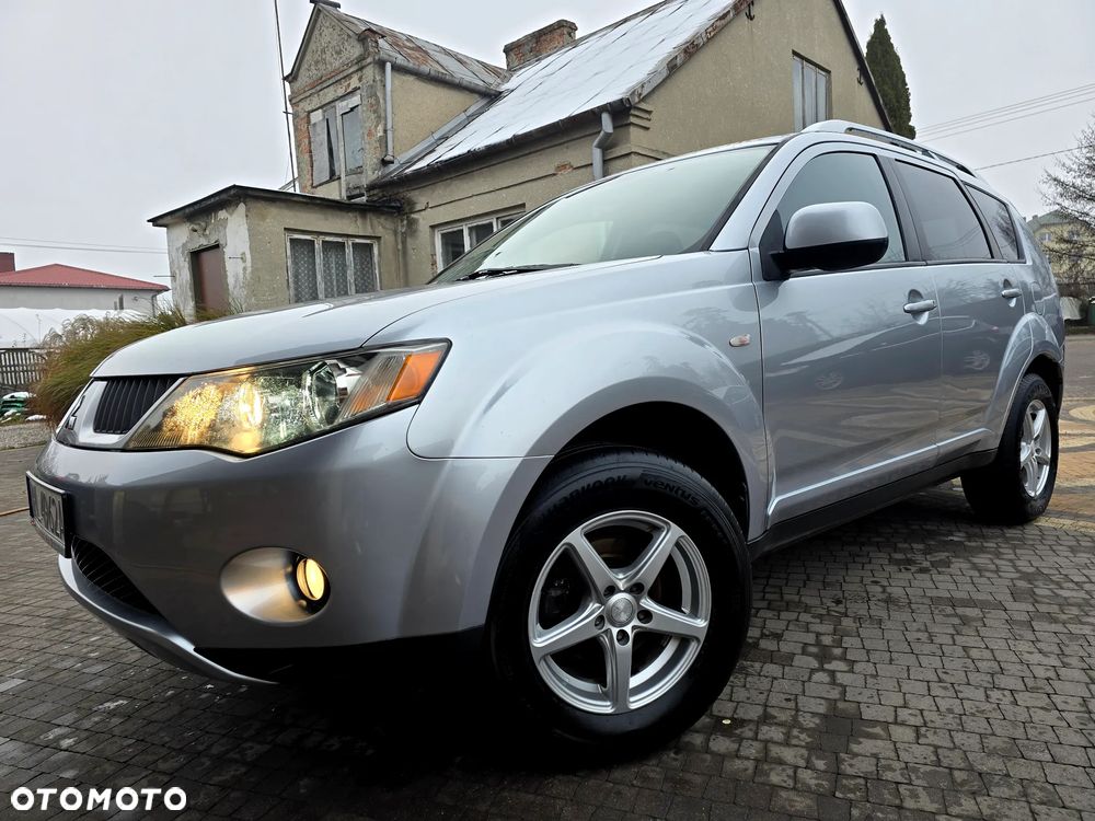 Mitsubishi Outlander - 2