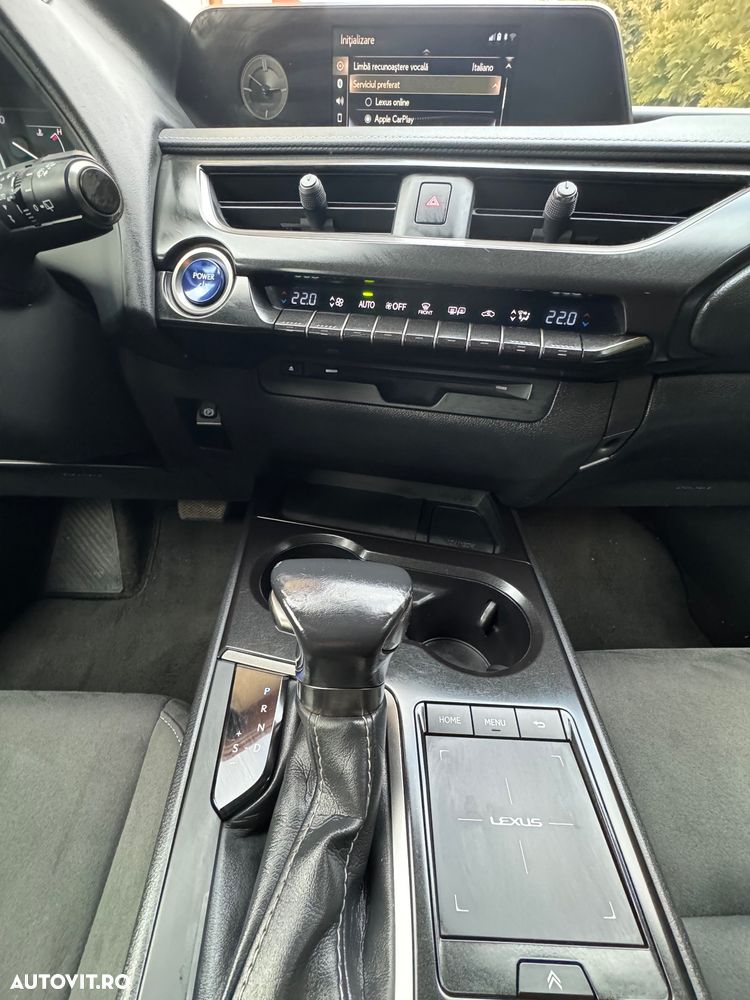 Lexus UX 250h FWD Business - 25