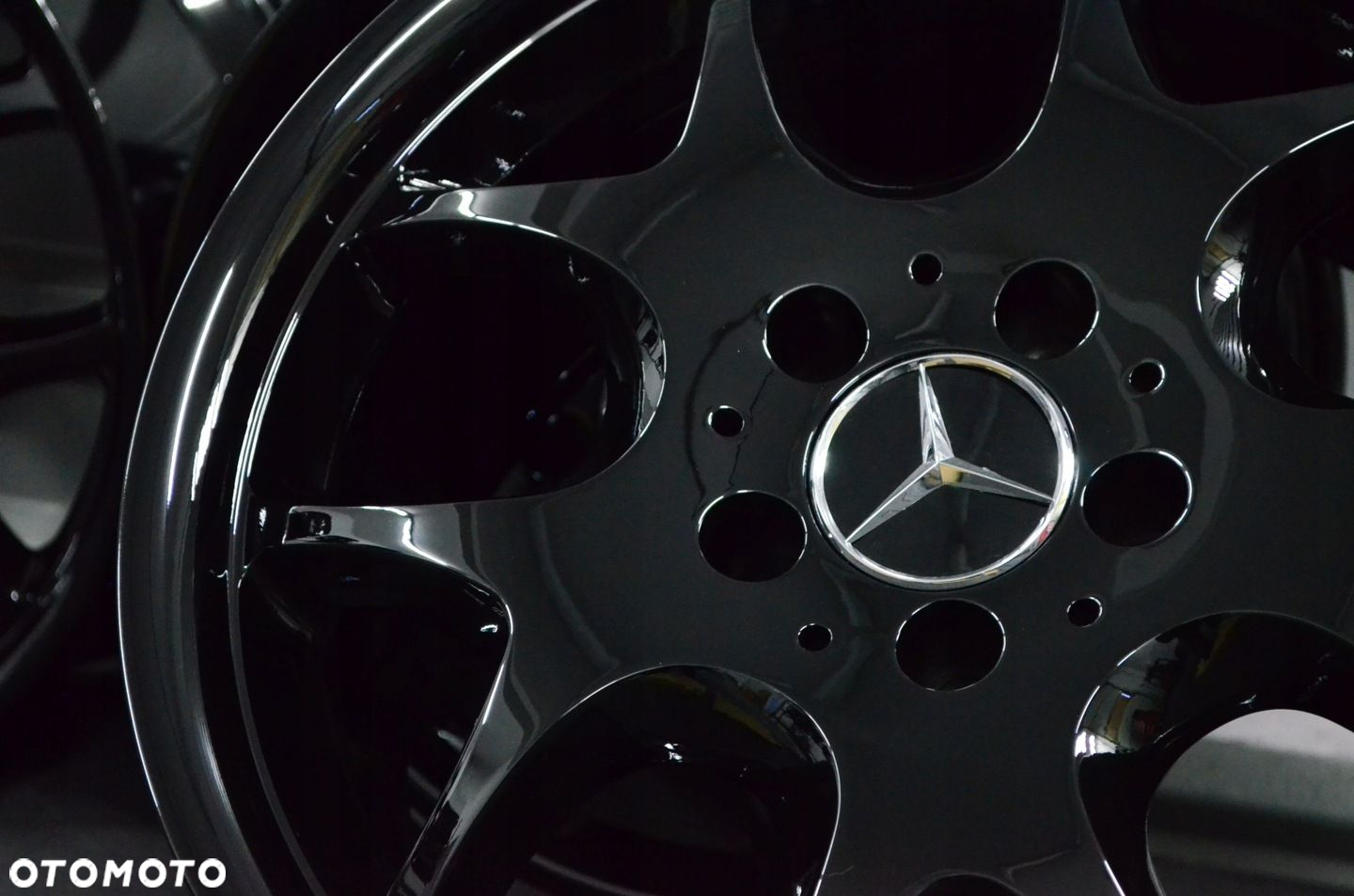 Felgi 5x112 8x17 ET30 Mercedes BRABUS Monoblock V - 3