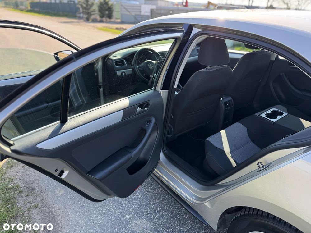 Volkswagen Jetta Hybrid - 28