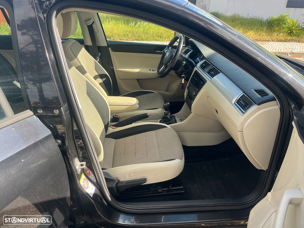 Skoda Rapid Spaceback 1.6 TDi Elegance - 10