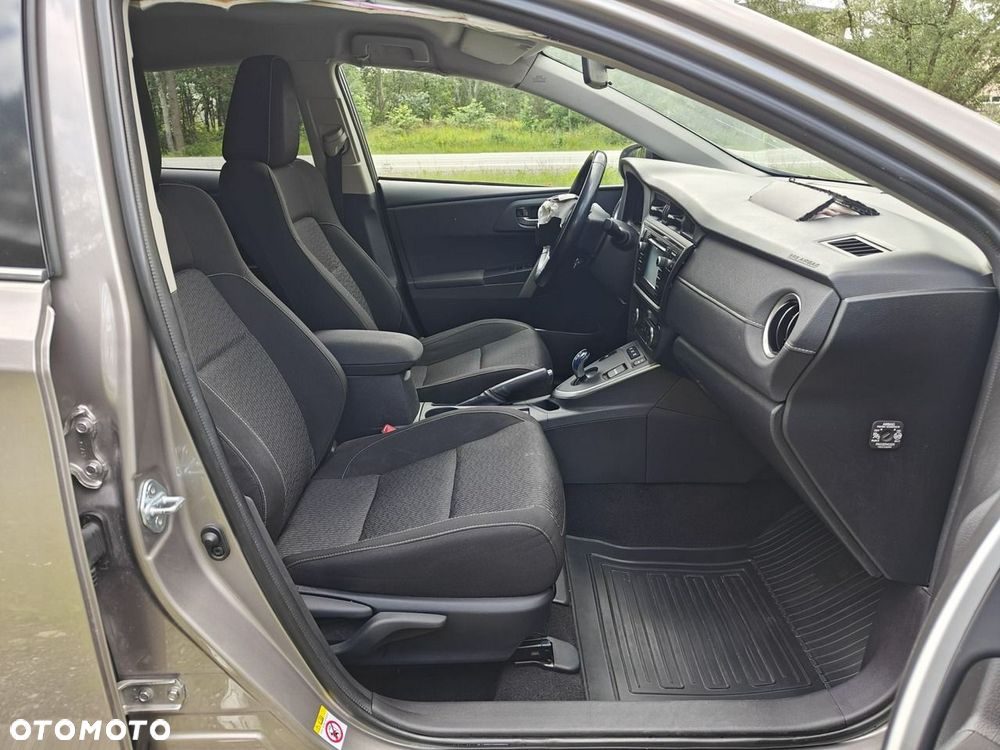 Toyota Auris - 11