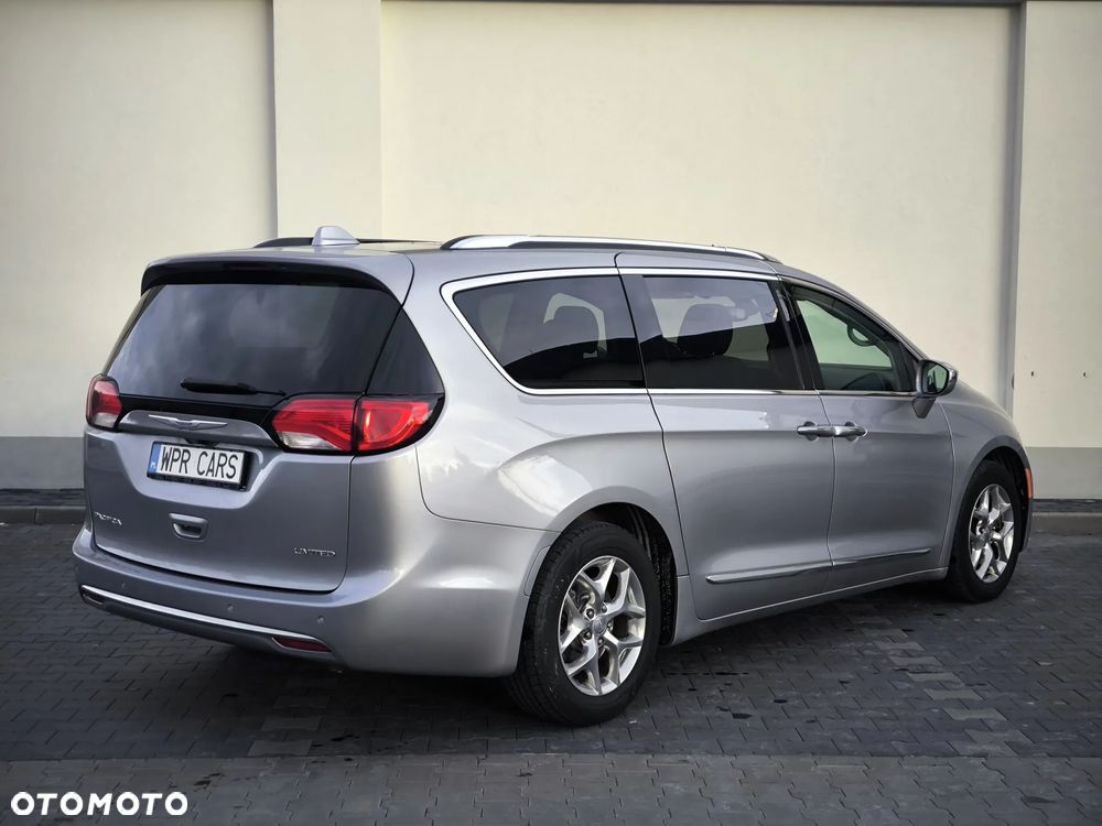 Chrysler Pacifica - 5