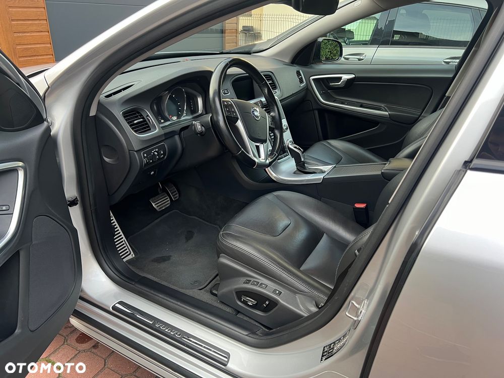 Volvo V60 Cross Country D3 Drive-E Summum - 9