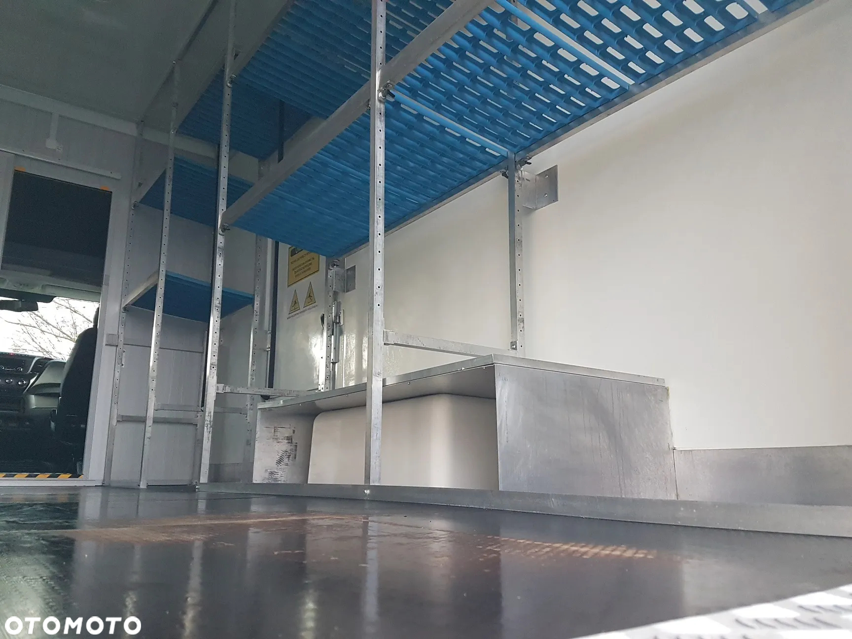 Iveco DAILY KONTENER NISKOPODŁOGOWY 4,43x2,23x2,42 SKLEP KAMPER KONIOWÓZ BAR KLIMA - 26