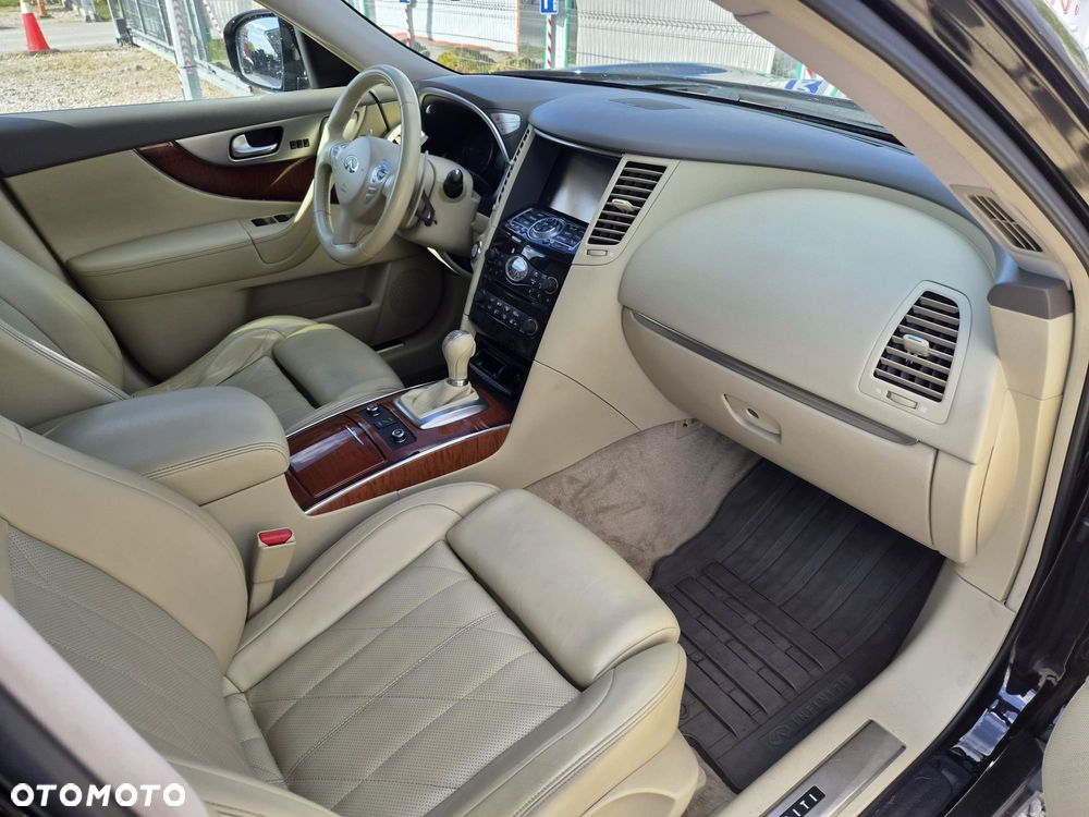 Infiniti QX70 - 2